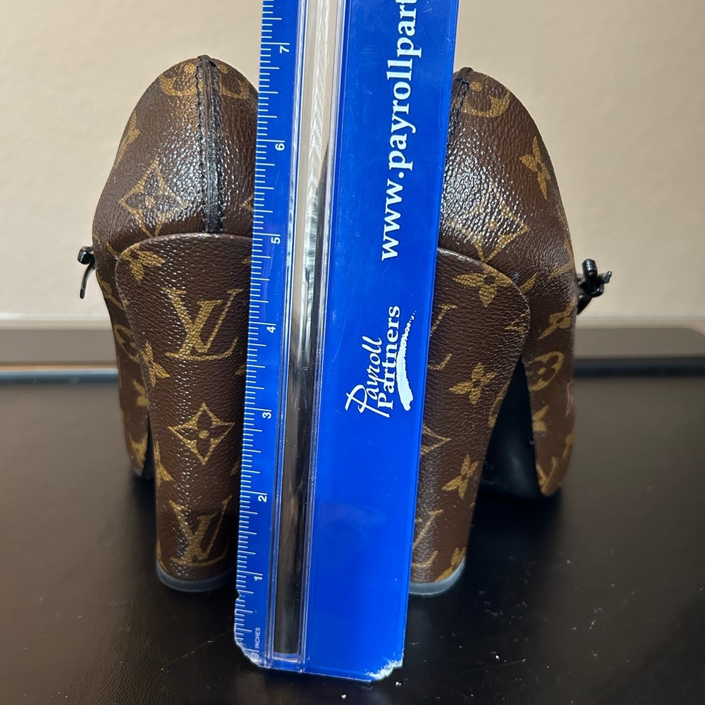 Louis Vuitton monogram pumps - Picture 6 of 9